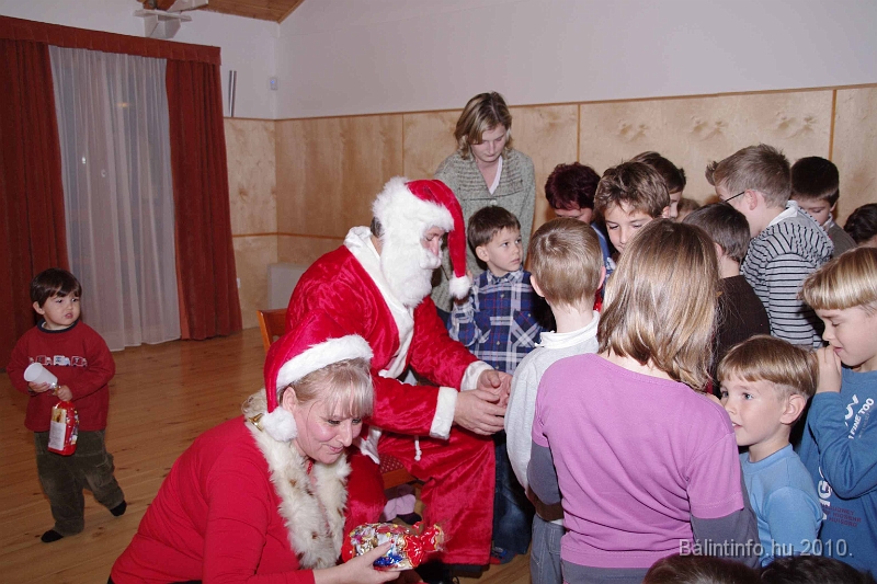 erdelyiegyesulet_mikulas_2010_038.jpg