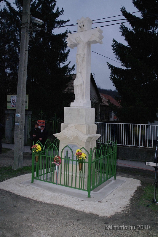 Kereszt_ujraszentelese_munkacsy_mihaly_u_2010_012.jpg