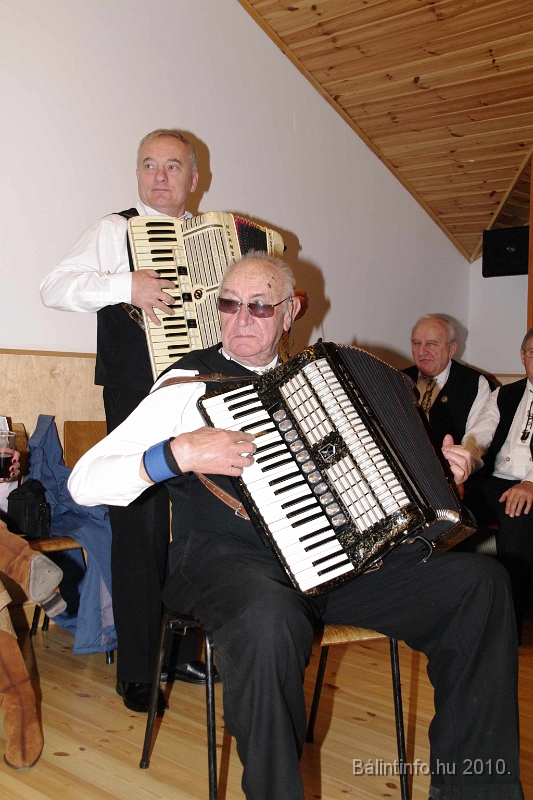 Kereszt_ujraszentelese_munkacsy_mihaly_u_2010_042.jpg