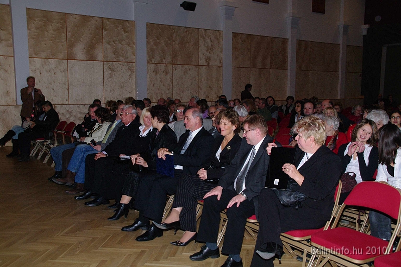 oktober23_unnepseg_2010_001.jpg