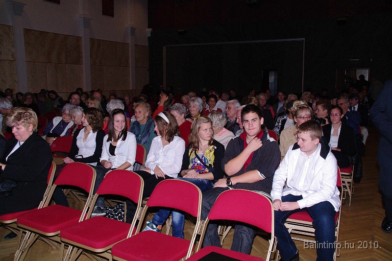 oktober23_unnepseg_2010_002.jpg